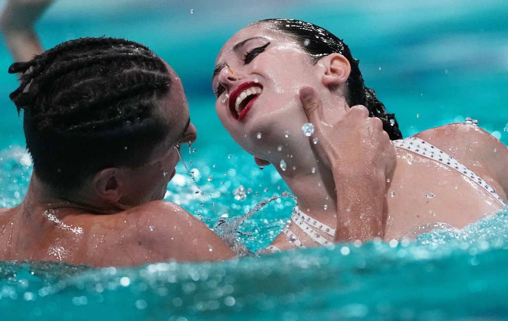 墨西哥选手在游泳比赛中实现成功