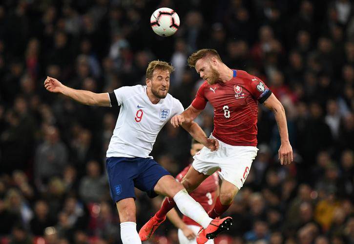 -包含法罗群岛队在欧预赛中意志坚定，夺得胜利的词条