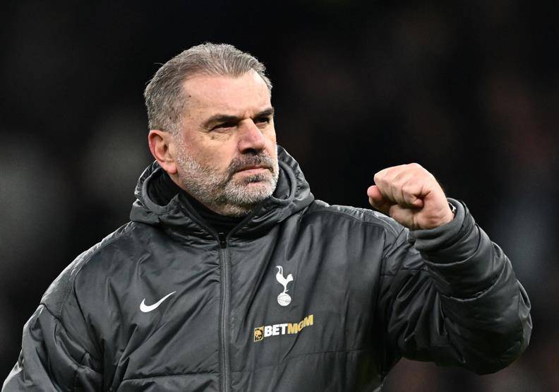 阿雅克肖球员庆祝生日，球队备战接下来的比赛