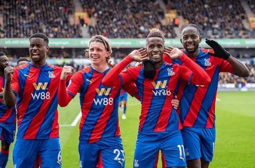 FB体育下载-热刺大胜对手球队提升排名的简单介绍