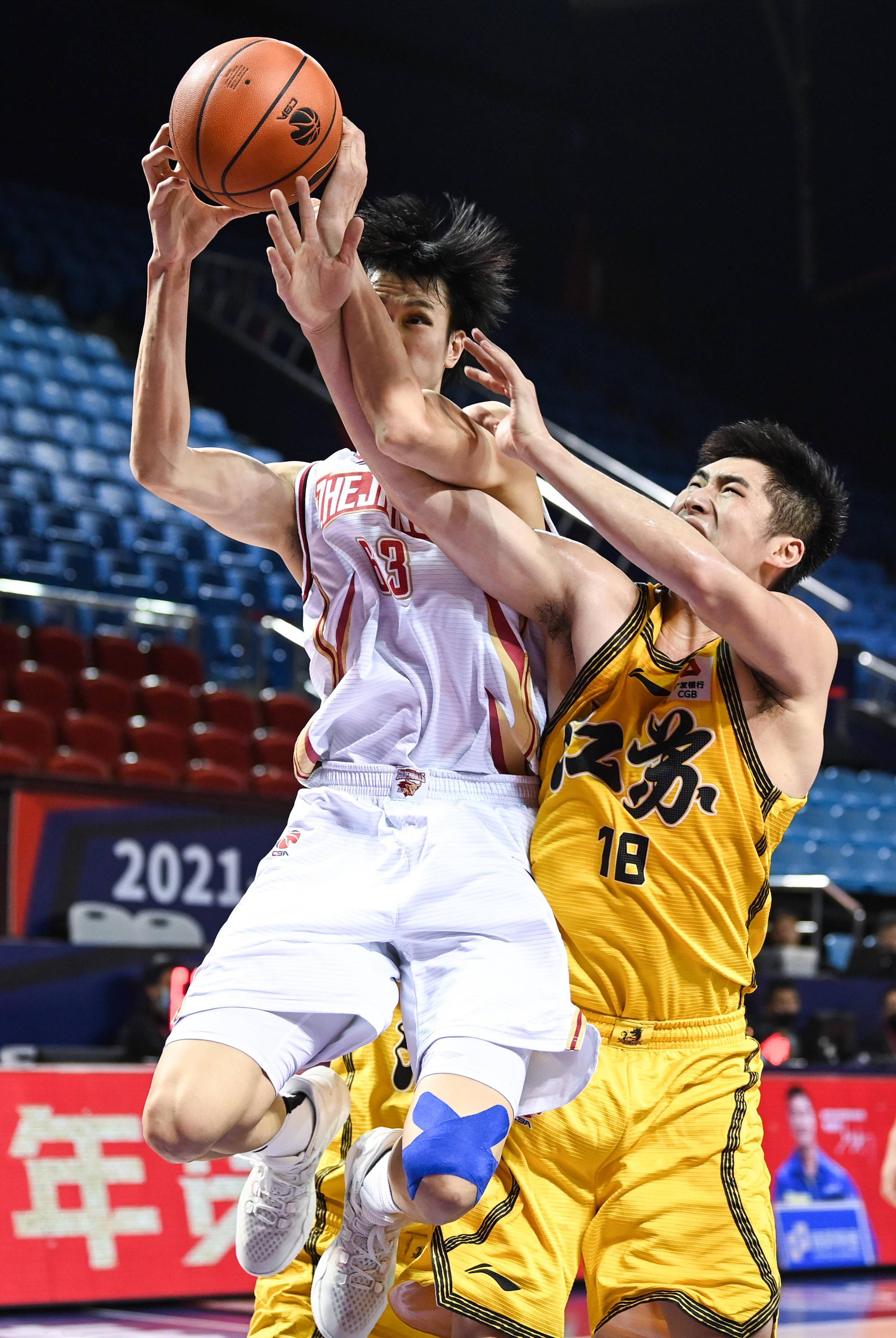 关于江苏队防守稳固,成功战胜对手的信息 关于江苏队防守稳固,成功战胜对手的信息