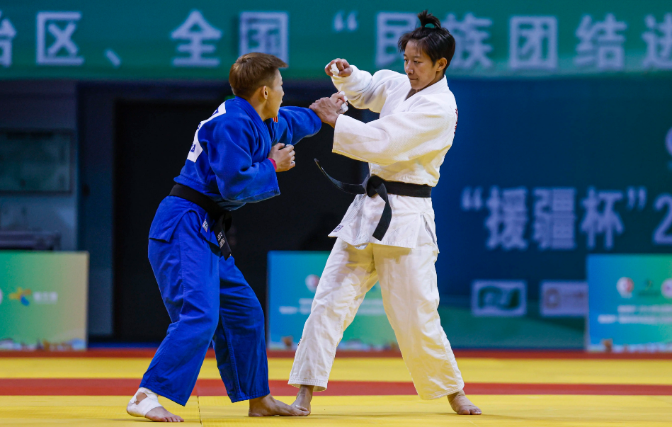 关于柔道选手再战赛场，成功晋级四强的信息