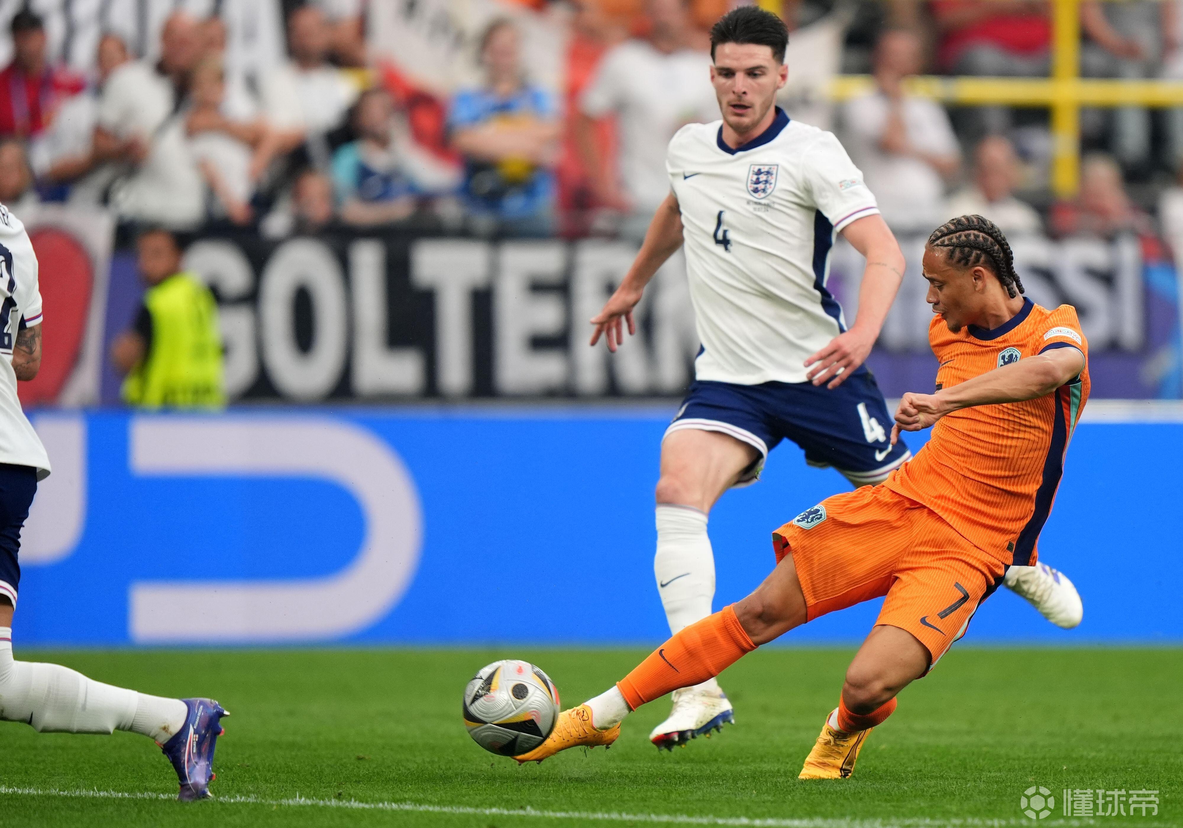 荷兰队成功晋级，与捷克队争夺欧洲杯半决赛席位