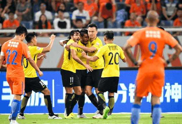 恒大主场大胜鲁能，积分榜保持第二位置的简单介绍