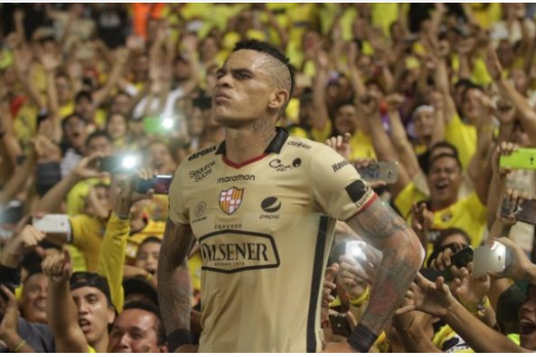 FB体育网页版-阿尔维斯球员状态神勇，大放异彩