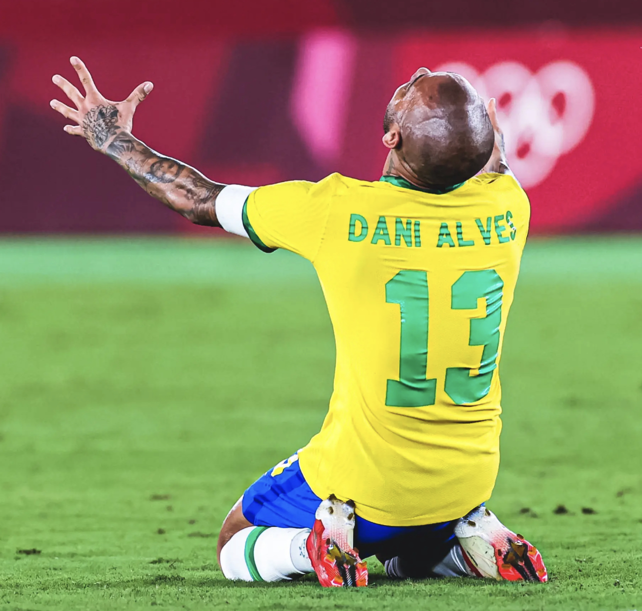 阿尔维斯球员状态神勇，大放异彩