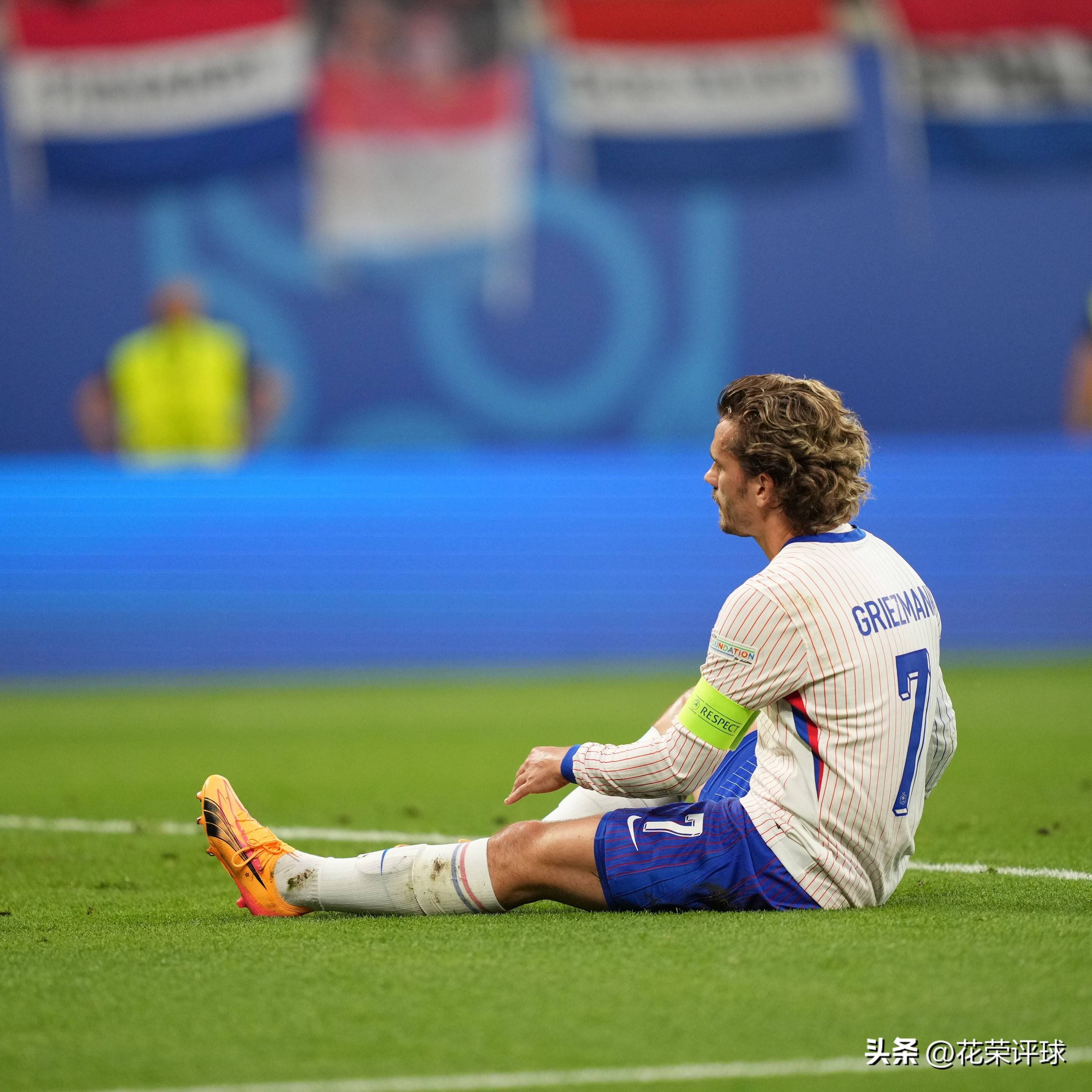 波兰队毫无悬念轻松闯入淘汰赛