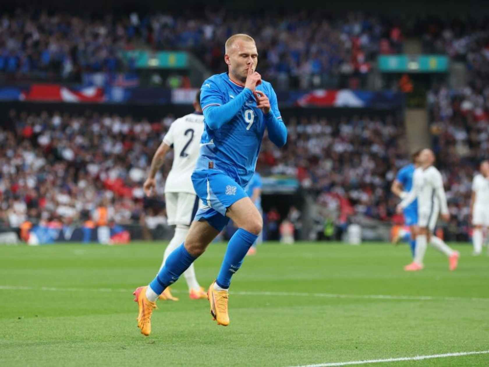 芬兰力克俄罗斯，晋级欧洲杯强