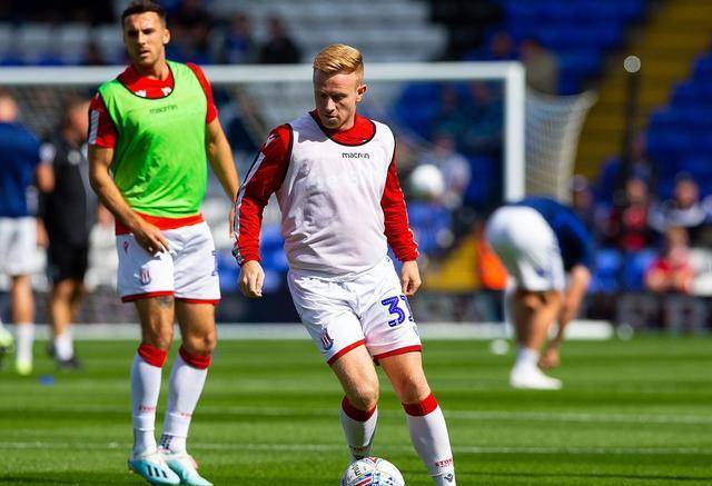 卡昂客场惨败昂热，遭遇沉重打击的简单介绍