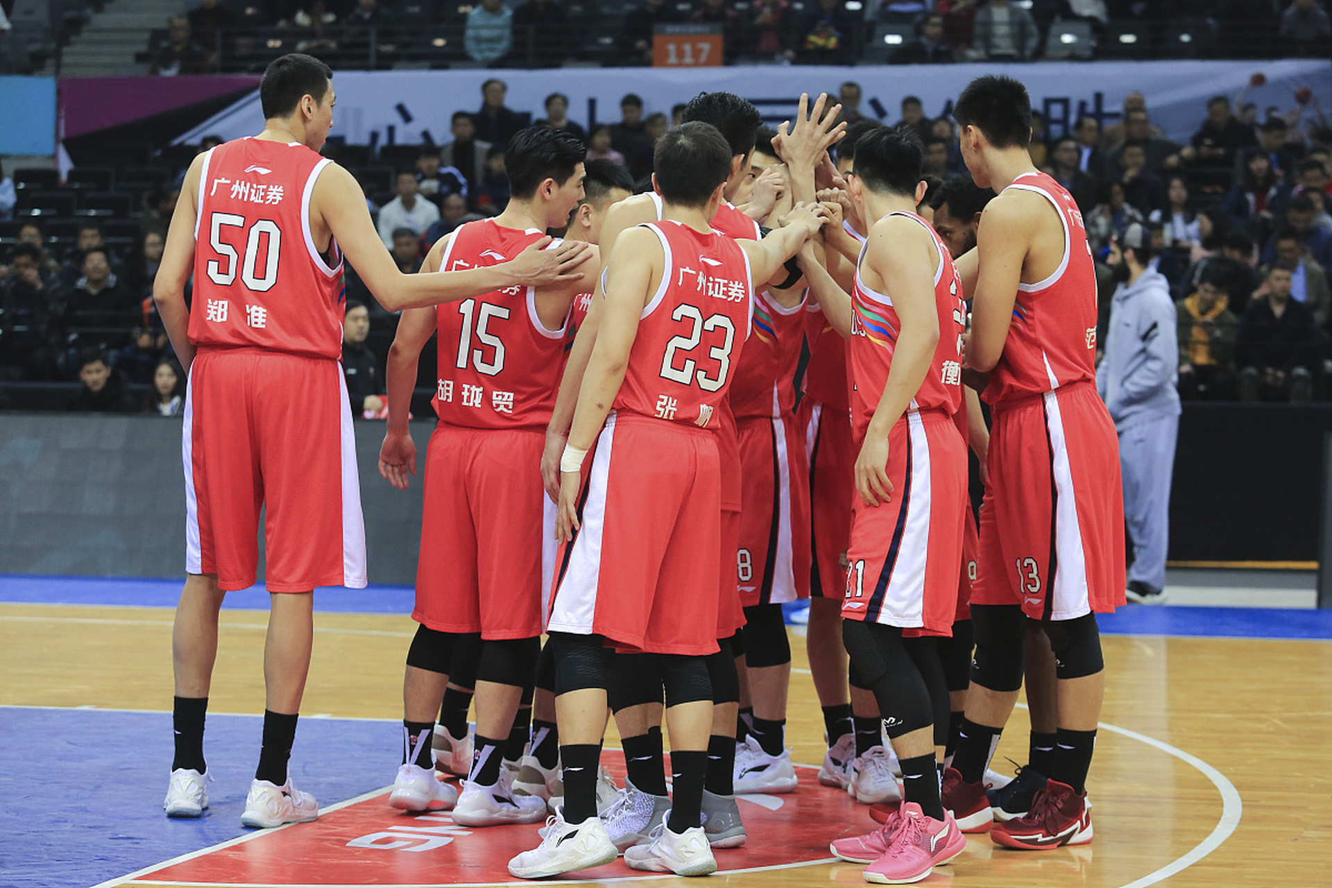 FB体育官网-CBA联赛新政策出台，球队备战迎接挑战