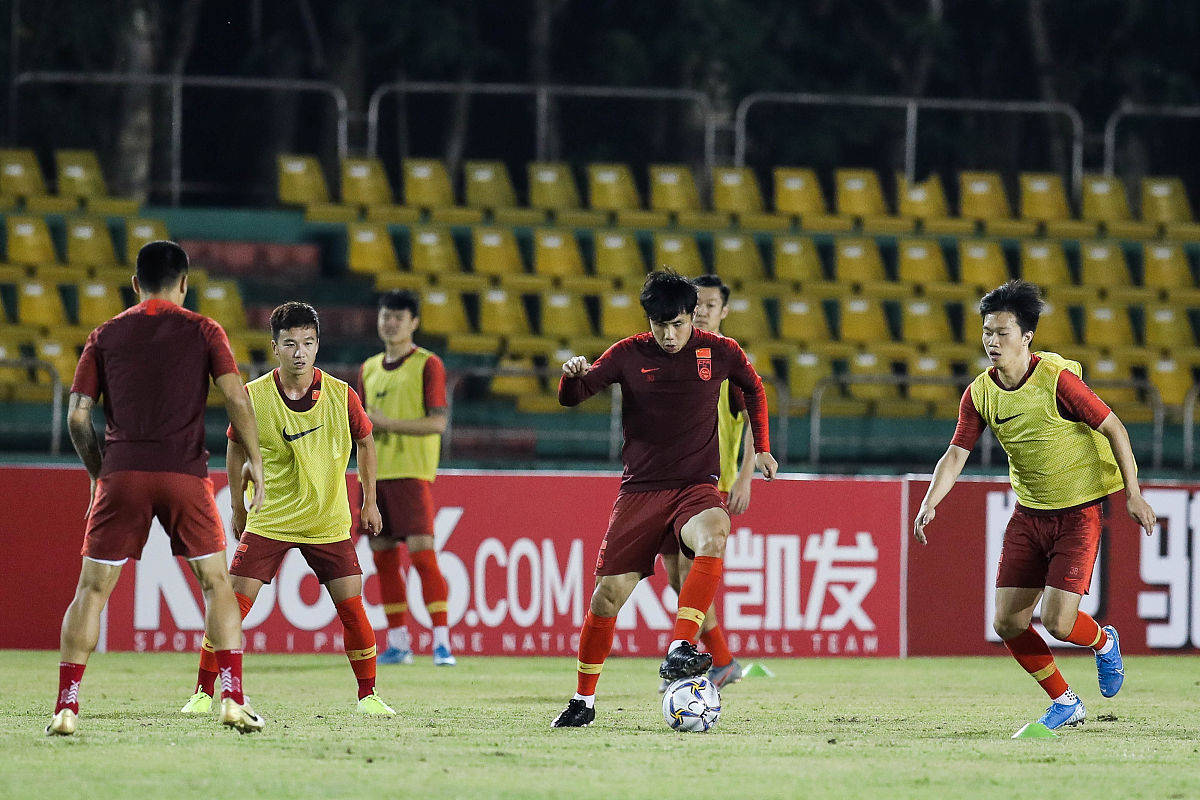 激情足球赛事上演谁与争锋之战 激情足球赛事上演谁与争锋之战