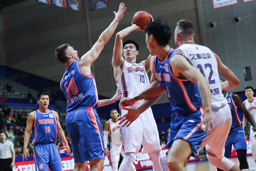 江苏队客场大胜，实现反超对手