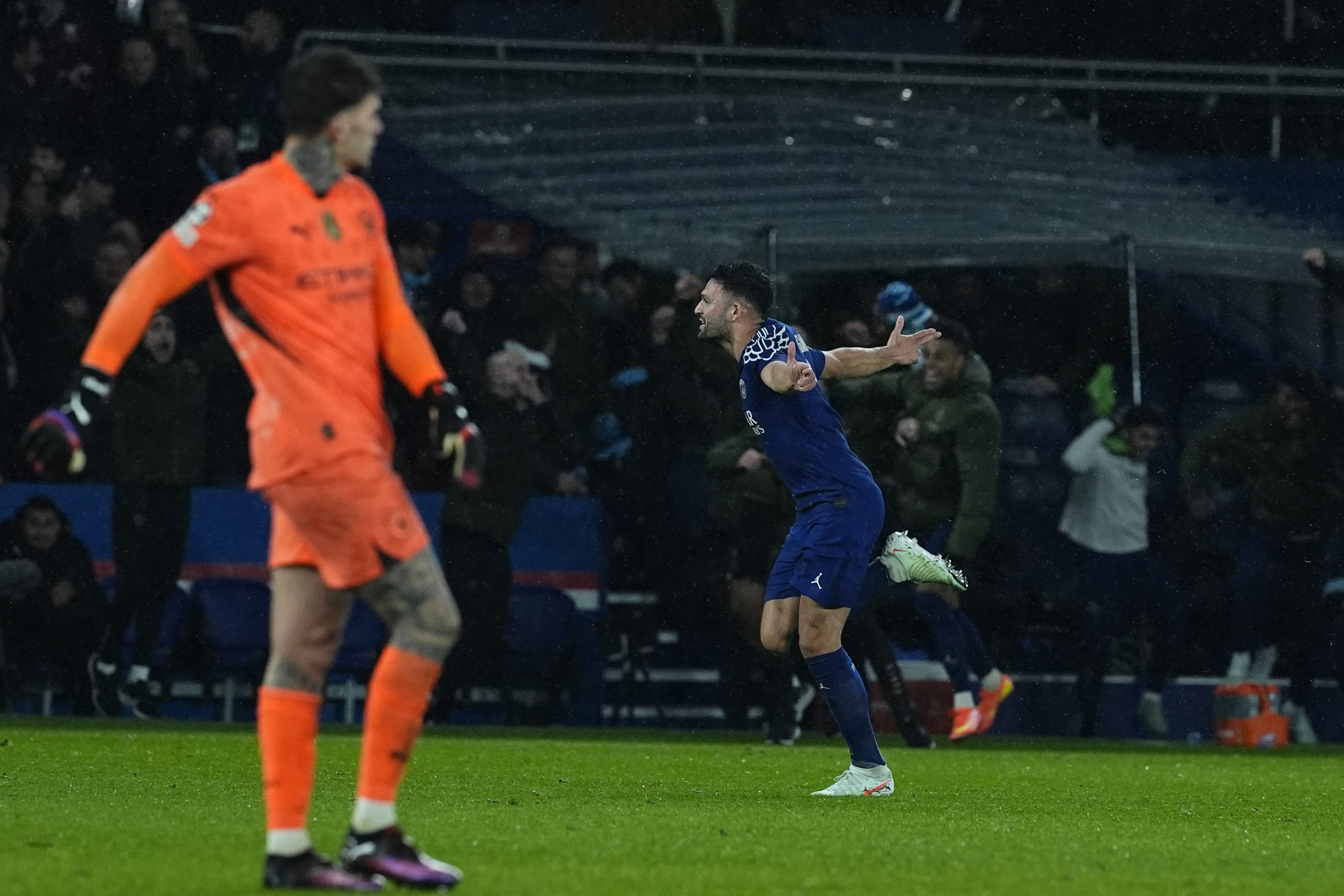 巴黎圣日耳曼主场遭逆转,输球失利 巴黎圣日耳曼主场遭逆转,输球失利