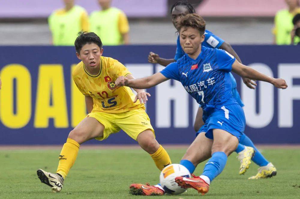 FB体育APP-紧张气氛！国内足球比赛掀开新篇章