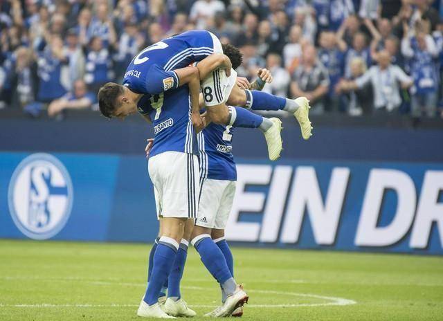 FB体育娱乐-包含沙尔克04遭遇不敌，客场失利的词条