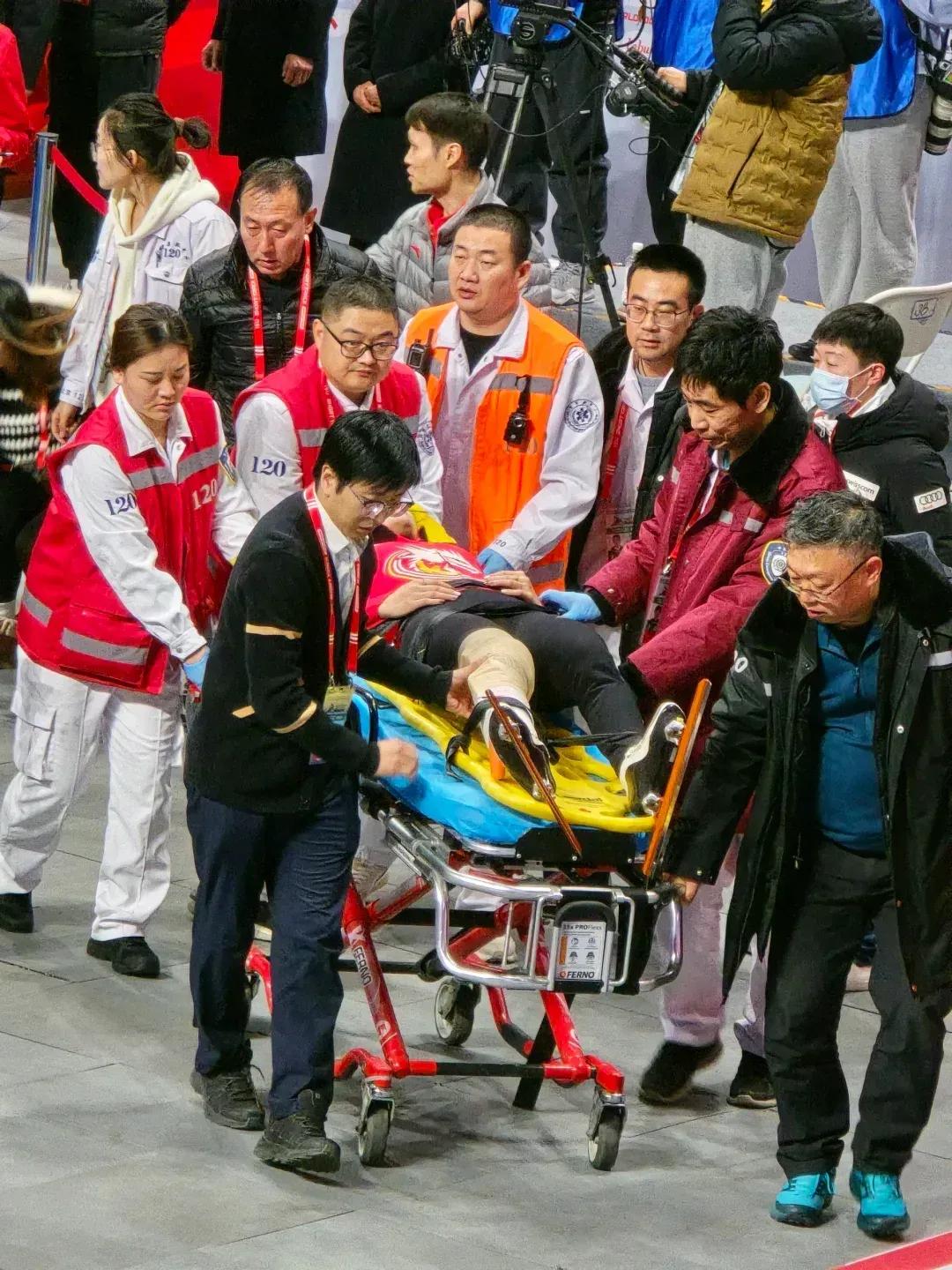 意外发生！一位选手意外退赛，引发关注