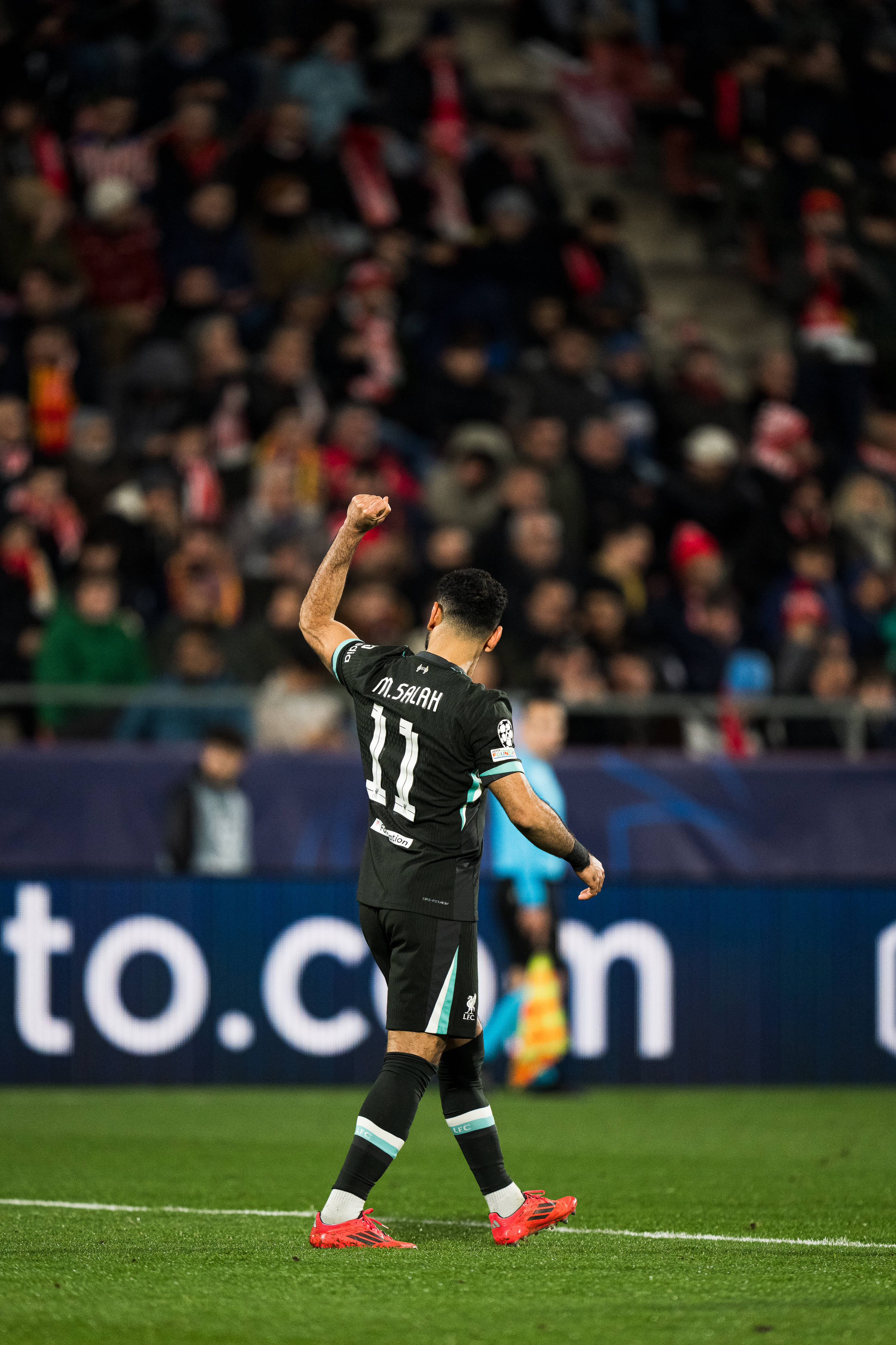 包含尤文图斯客场击败利物浦，欧冠比赛赢得关键胜利的词条