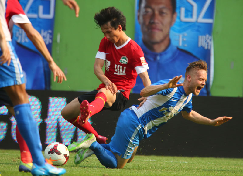 FB体育官网-广州富力主场大胜，继续追赶积分榜前焦