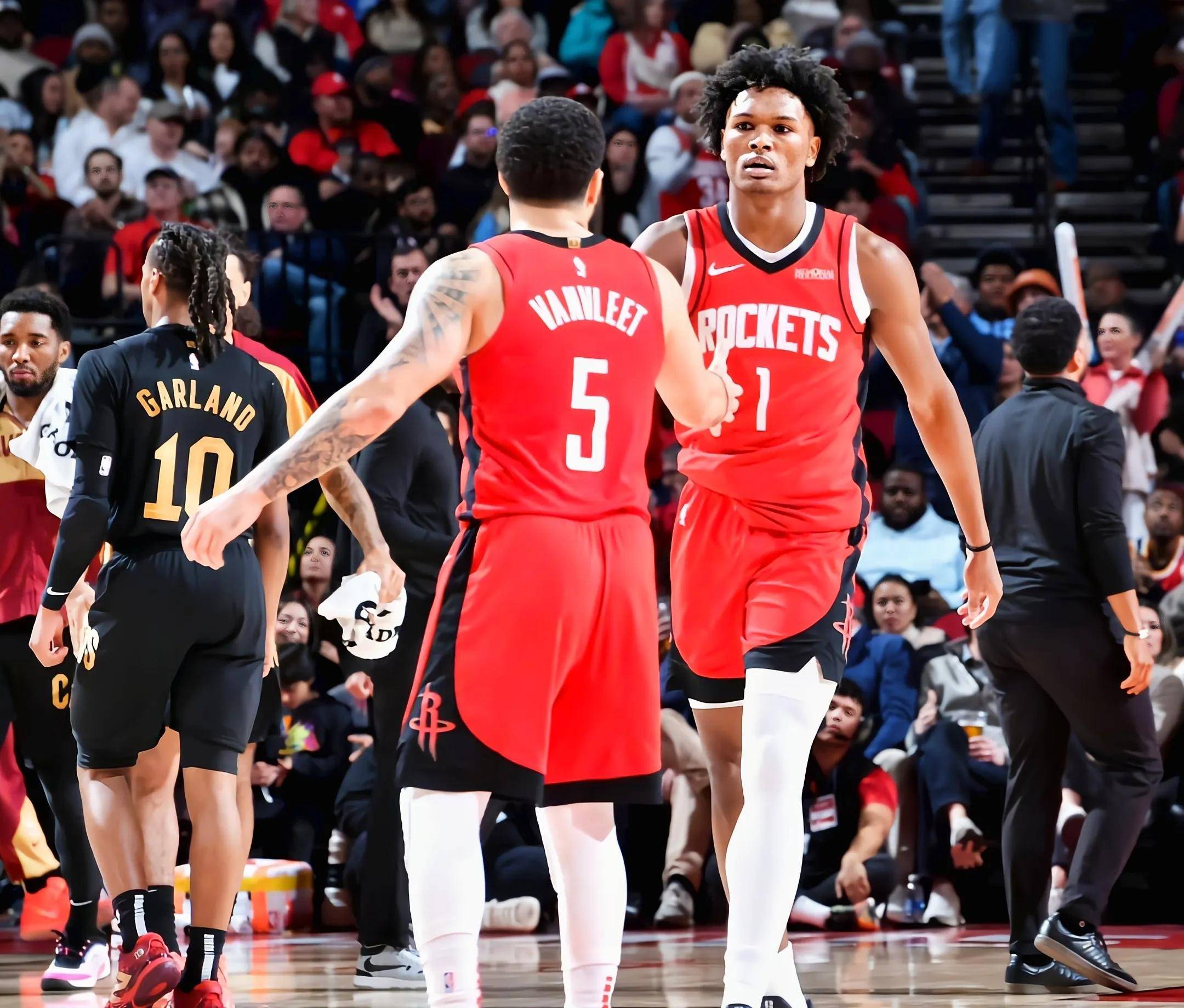 FB体育在线-包含控卫哈登砍下三双，火箭力克湖人的词条