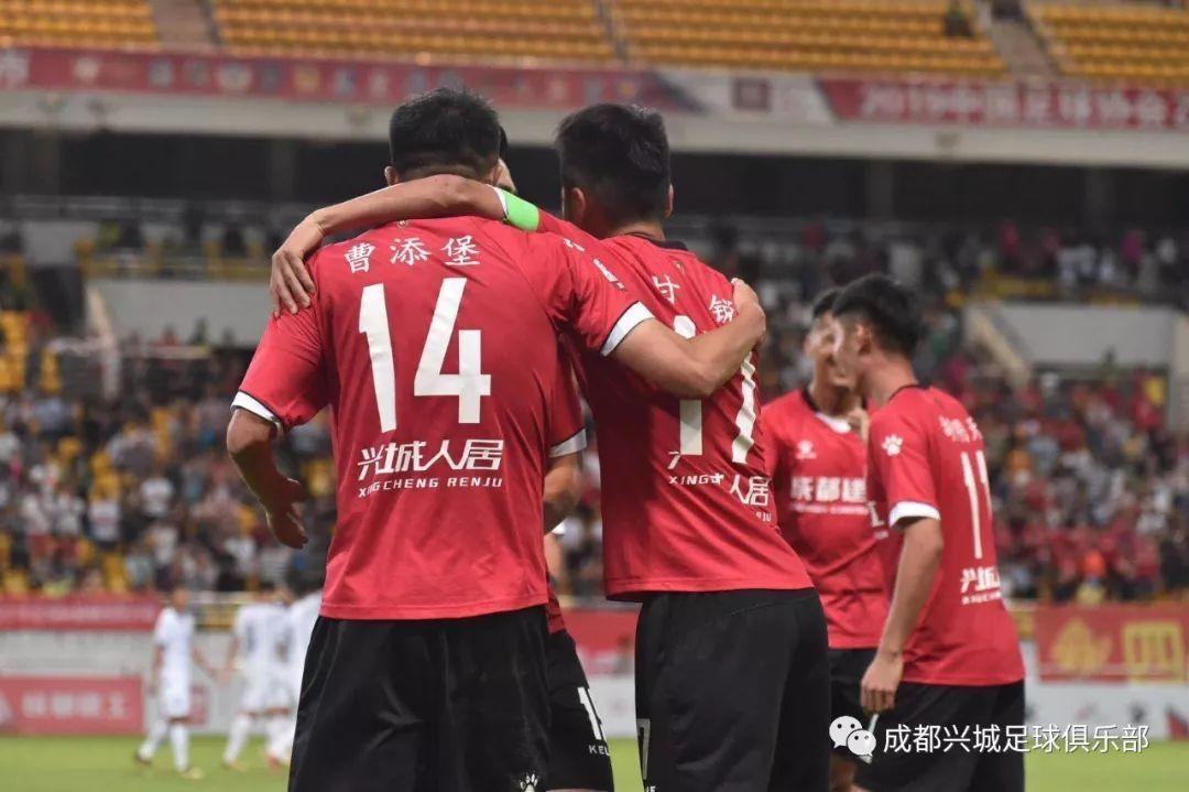 四川FC女足联袂作战努力迎战强敌 四川FC女足联袂作战努力迎战强敌