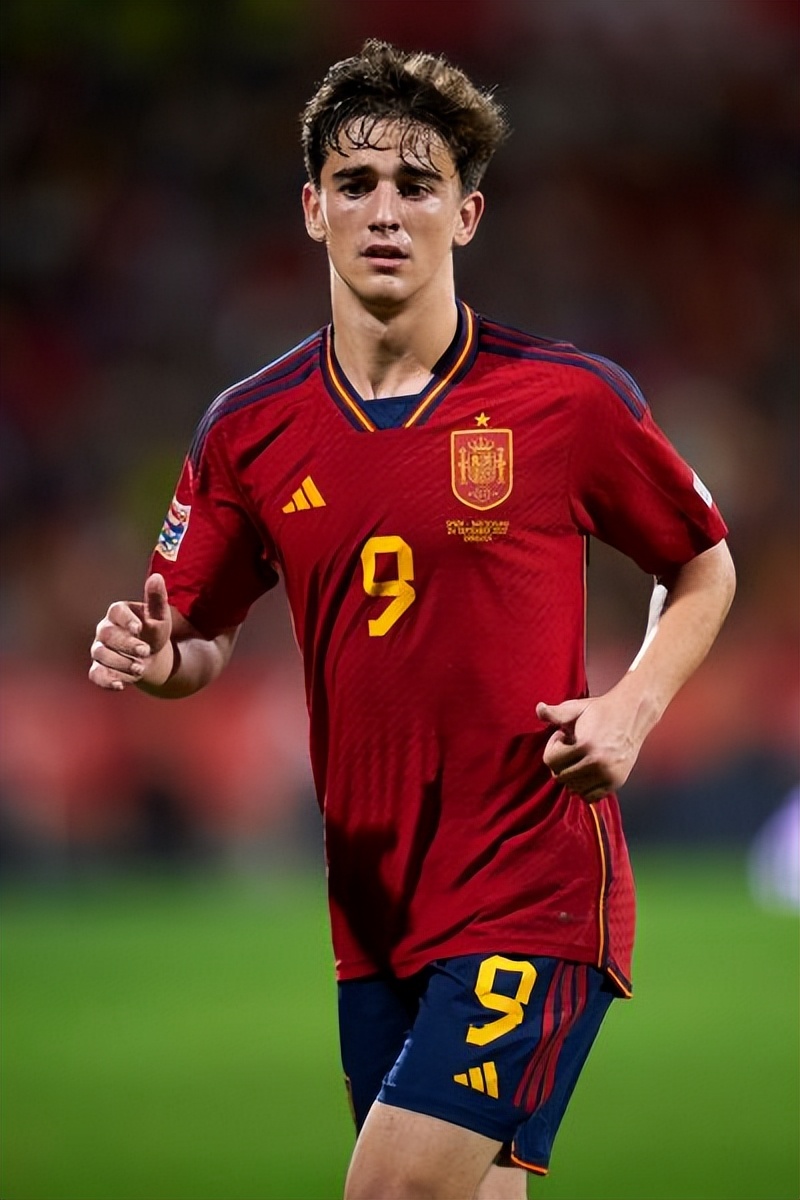 足球明星在世界级赛事中闪耀登场 足球明星在世界级赛事中闪耀登场