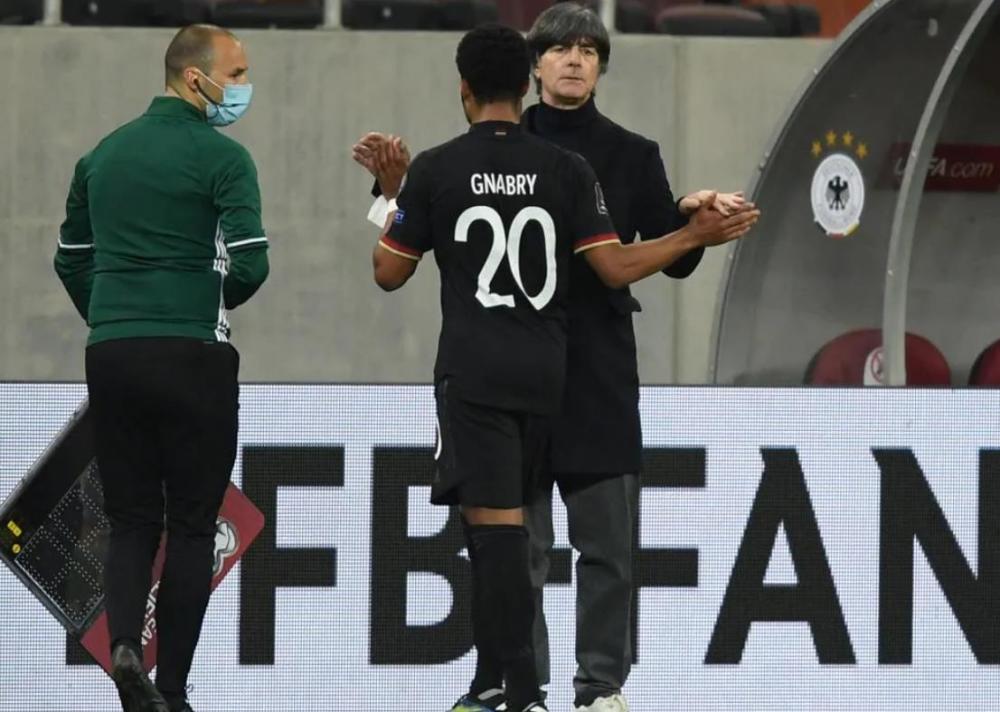 FB体育官网-法国队在客场大胜列支敦士登队，领跑积分榜