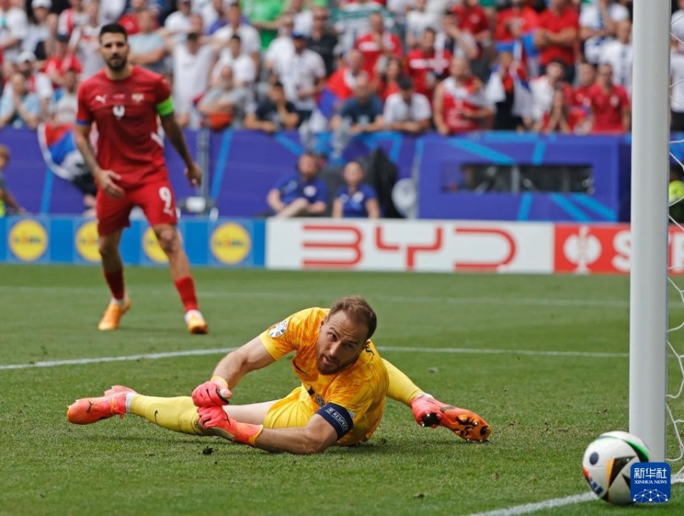 塞尔维亚队在国际足球赛中表现亮眼 塞尔维亚队在国际足球赛中表现亮眼