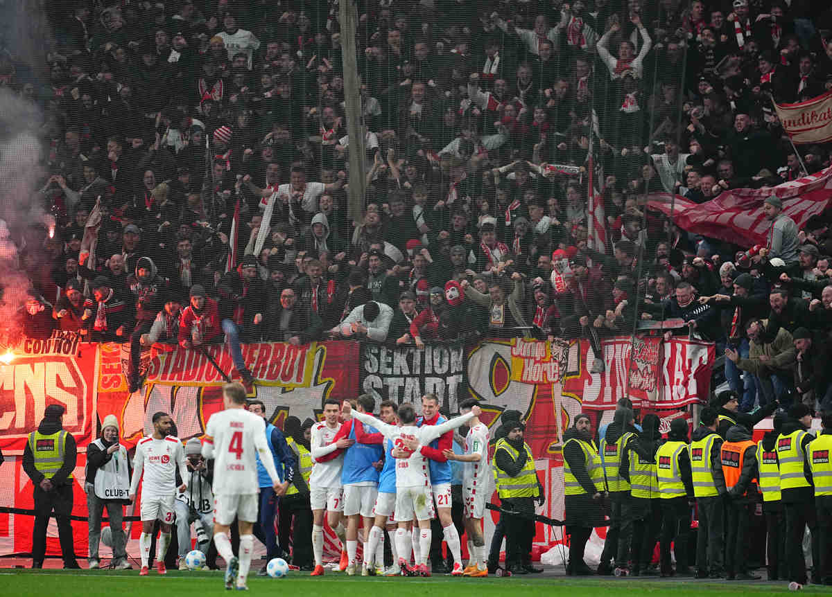 FB体育注册网址-阿森纳豪取胜利，主场球迷欢呼不断