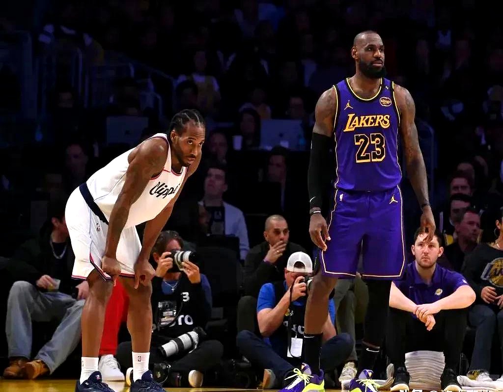 FB体育网页版-洛杉矶湖人遭遇逆转，失去胜利机会