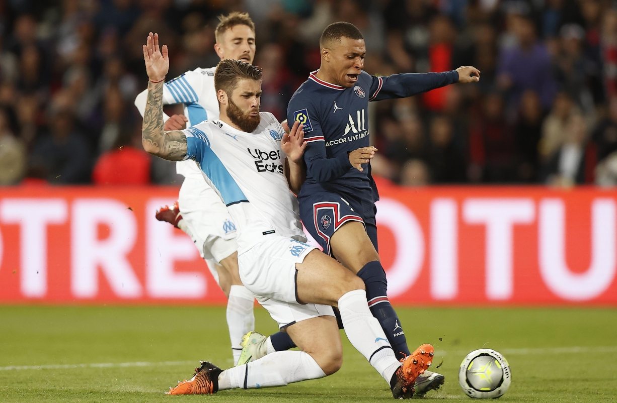 巴黎巴萨法甲传闻不绝，球迷期待火花碰撞的简单介绍