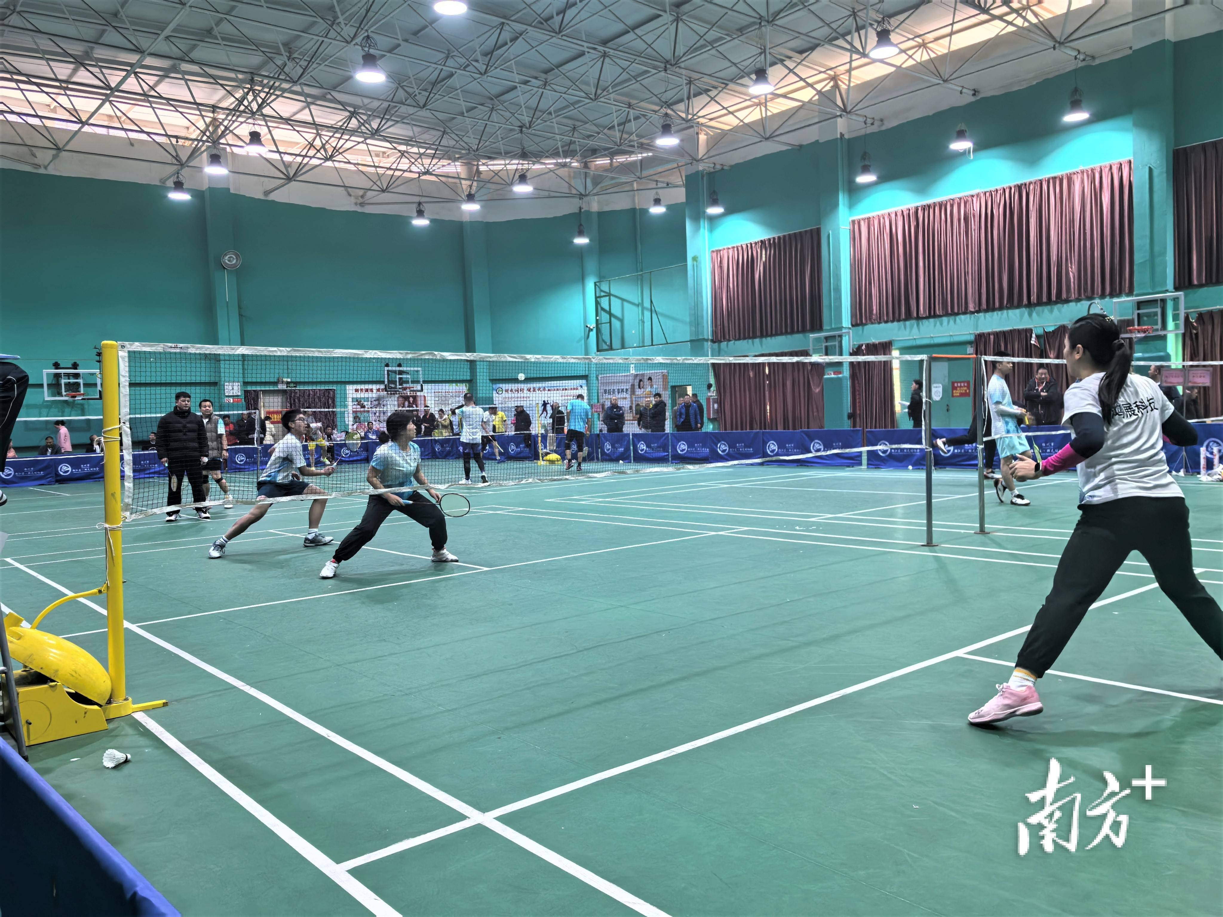 现场气氛热烈，比赛如火如荼