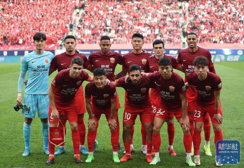 上海上港足球队击败广州恒大获得本赛季中超冠军