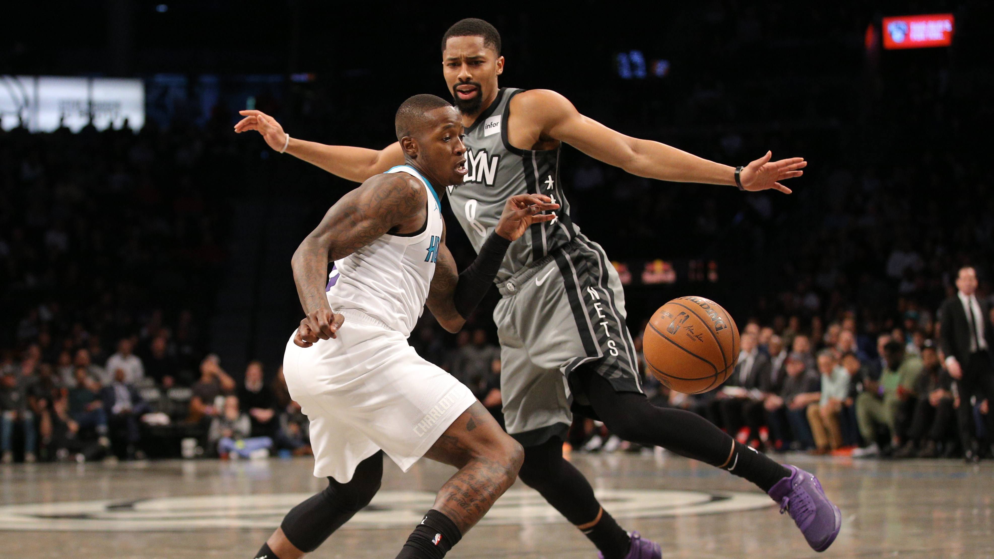 篮网主场取胜凯尔特人，厄文大号三双