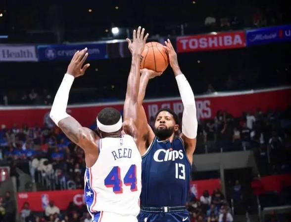 老鹰硬战快船遭遇两连败