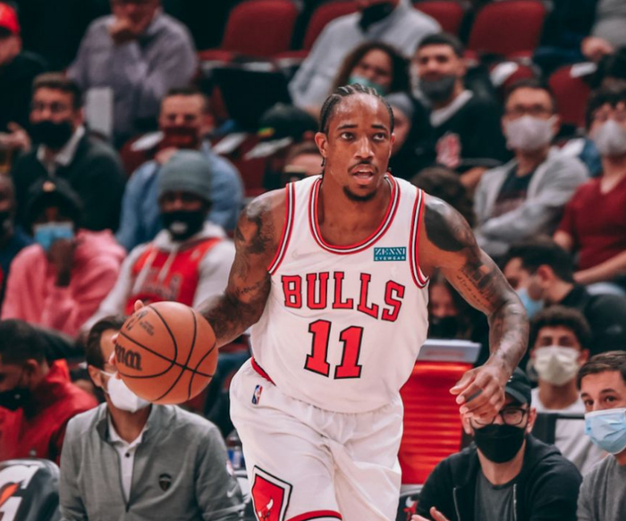 包含公牛大胜狼队，结束连败的词条