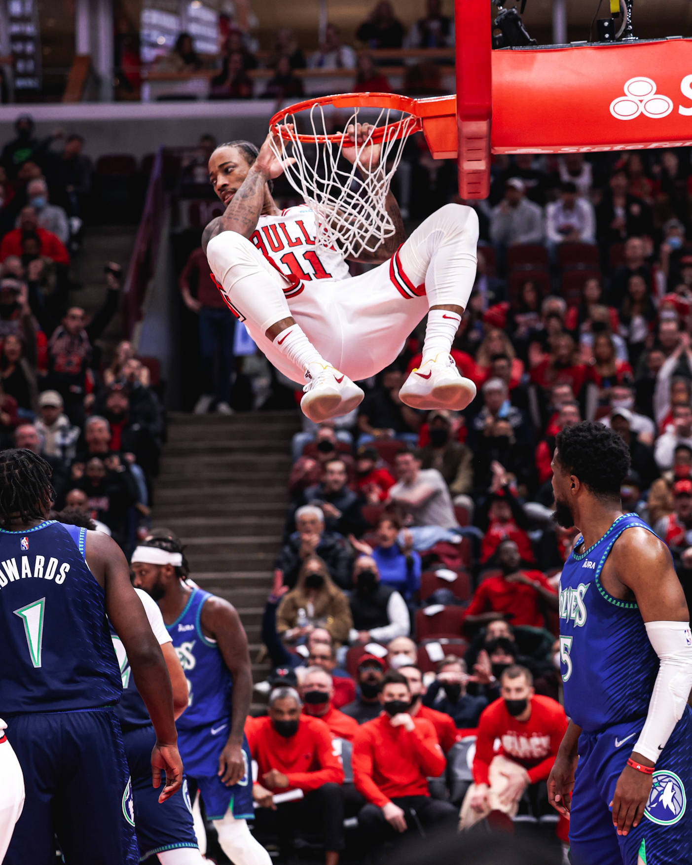 FB体育在线-小牛横扫公牛，唐斯全面发威