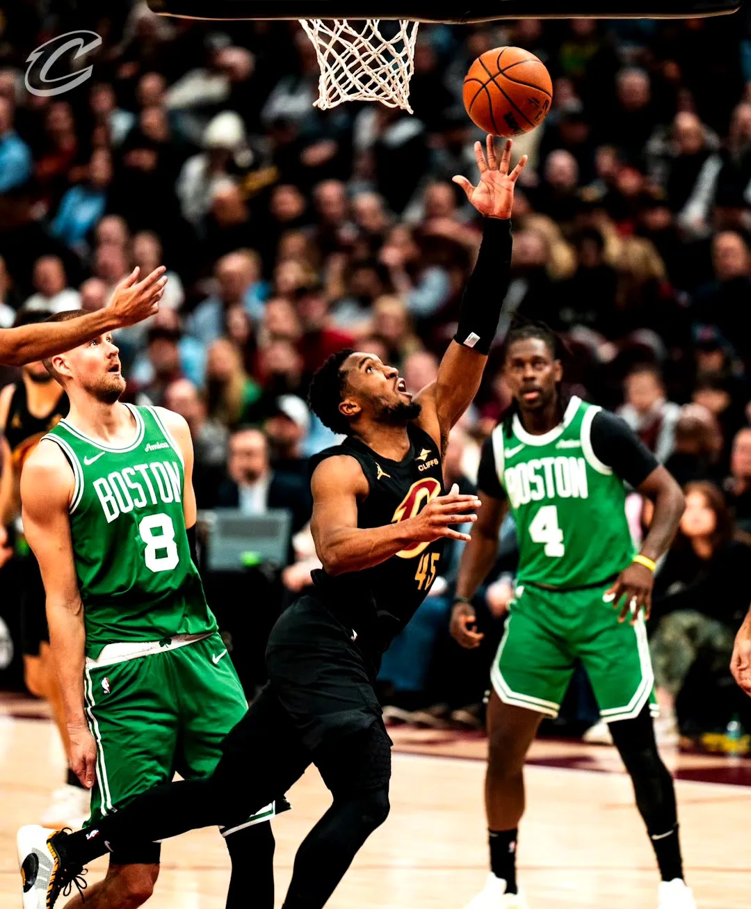 FB体育官方网站-凯尔特人主场击败开拓者，保持不败